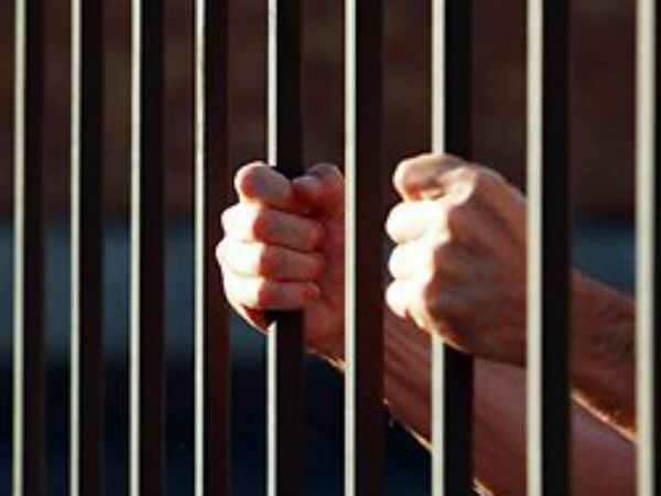 К чему снится тюрьма: толкования по 40 сонникам
