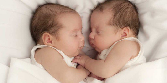 К чему снятся близнецы: значение снов с маленькими и взрослыми двойняшками, толкование по сонникам
