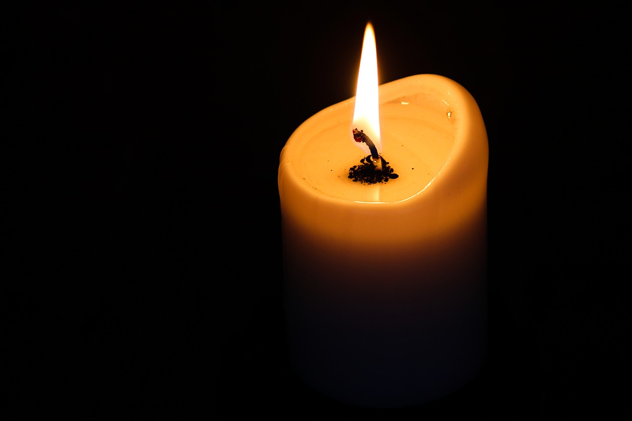Зажигать во сне свечу - тайное значение символа и подробное толкование