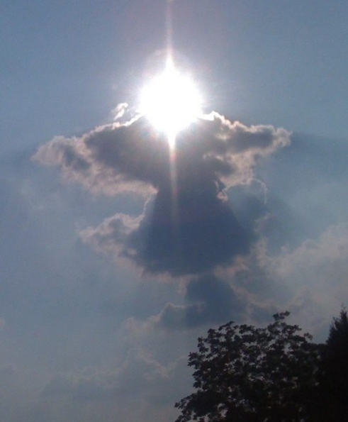 облака в форме ангела