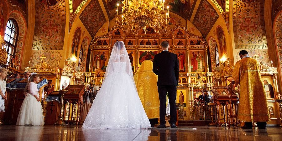 Верующие хотят пожениться в день написания картины