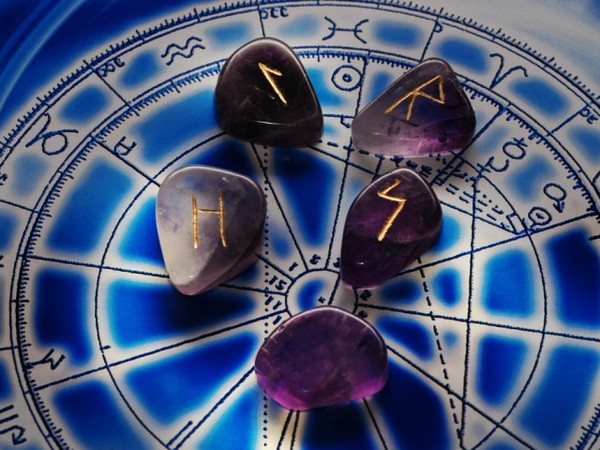 Рунический гороскоп: по знакам зодиака и дате рождения